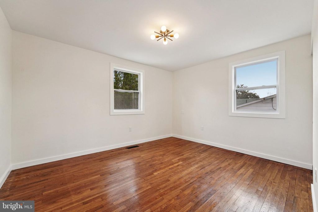 Image 15 of property listing at 436 OLD LINE AVE, Laurel, MD 20724