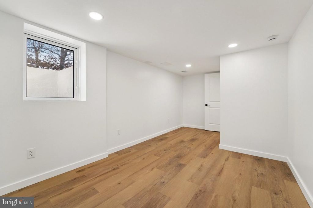 Image 27 of property listing at 436 OLD LINE AVE, Laurel, MD 20724