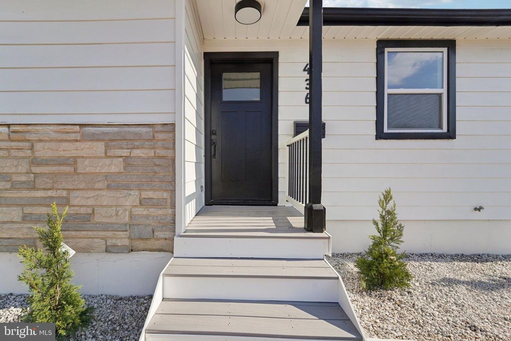 Image 3 of property listing at 436 OLD LINE AVE, Laurel, MD 20724