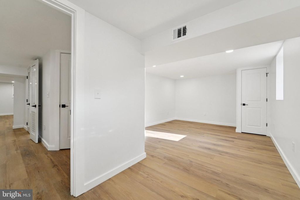 Image 31 of property listing at 436 OLD LINE AVE, Laurel, MD 20724