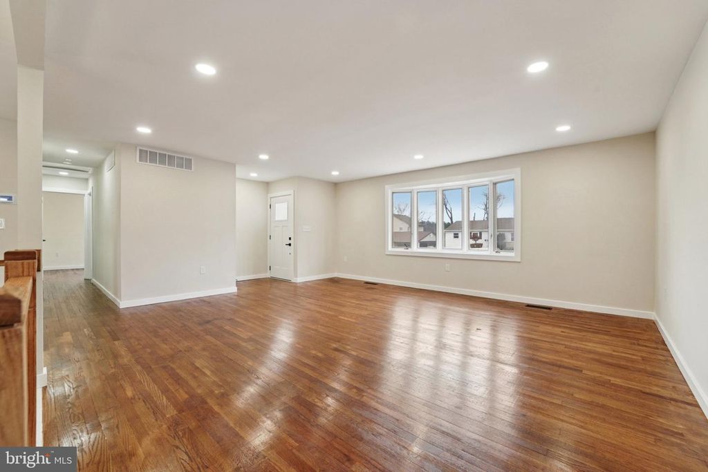 Image 6 of property listing at 436 OLD LINE AVE, Laurel, MD 20724