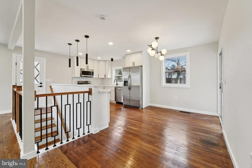 Image 7 of property listing at 436 OLD LINE AVE, Laurel, MD 20724