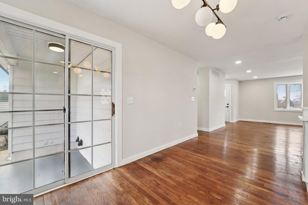 Image 8 of property listing at 436 OLD LINE AVE, Laurel, MD 20724