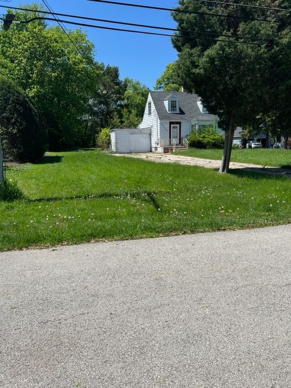 2020 N Chestnut Avenue, Arlington Heights, IL 60004
