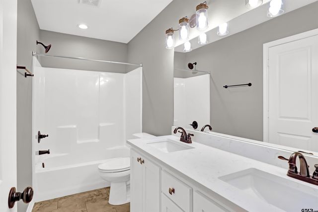 350 Smith Cir, Lindale, TX 75771