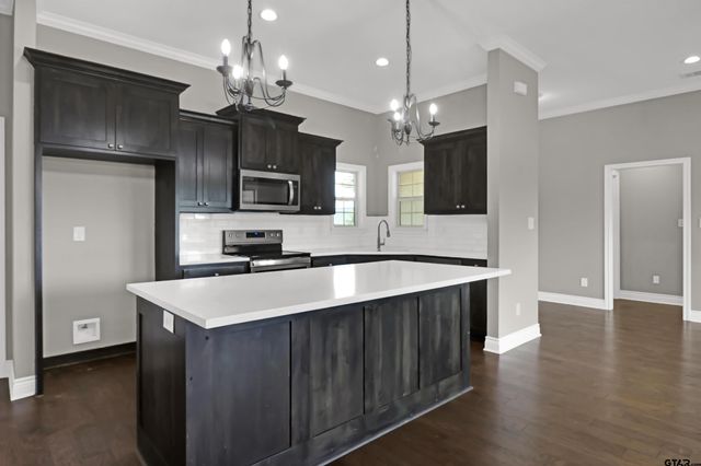 350 Smith Cir, Lindale, TX 75771