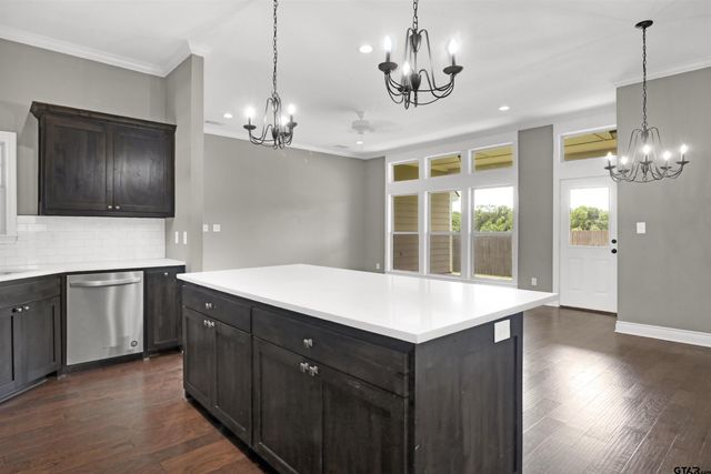 350 Smith Cir, Lindale, TX 75771