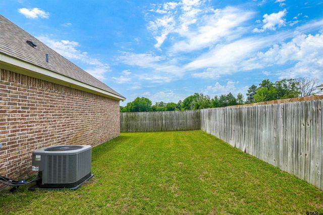 350 Smith Cir, Lindale, TX 75771