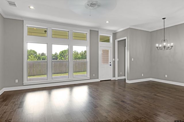 350 Smith Cir, Lindale, TX 75771