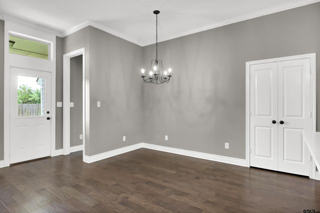 350 Smith Cir, Lindale, TX 75771