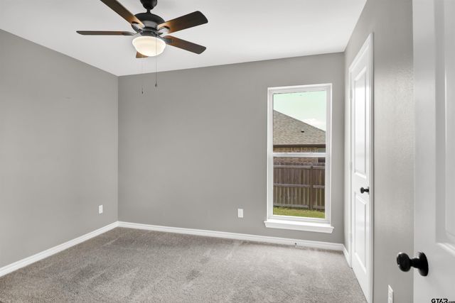 350 Smith Cir, Lindale, TX 75771
