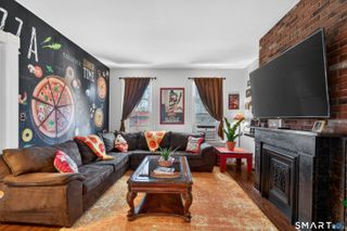 832 State Street 2nd floor rear, New Haven, CT 06511
