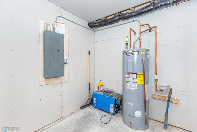 1004 5th Street E 107, Horace, ND 58047