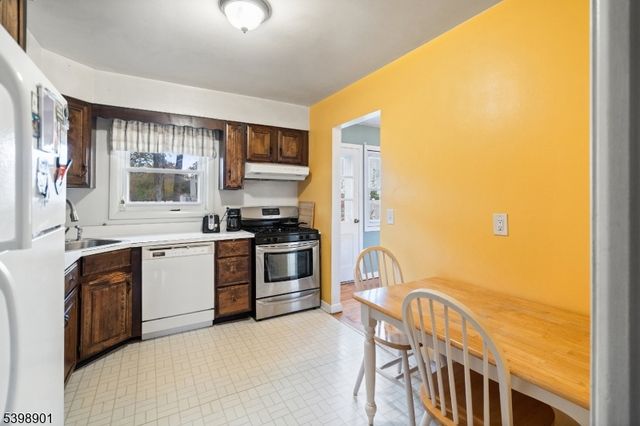 61 Fairfield Ave, Cranford Twp., NJ 07016