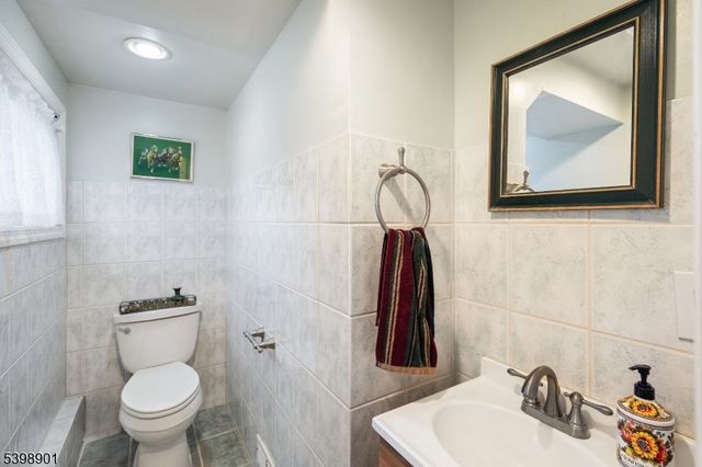 61 Fairfield Ave, Cranford Twp., NJ 07016