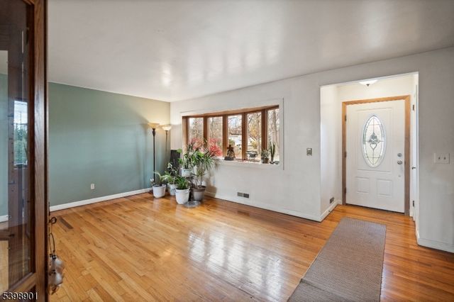 61 Fairfield Ave, Cranford Twp., NJ 07016