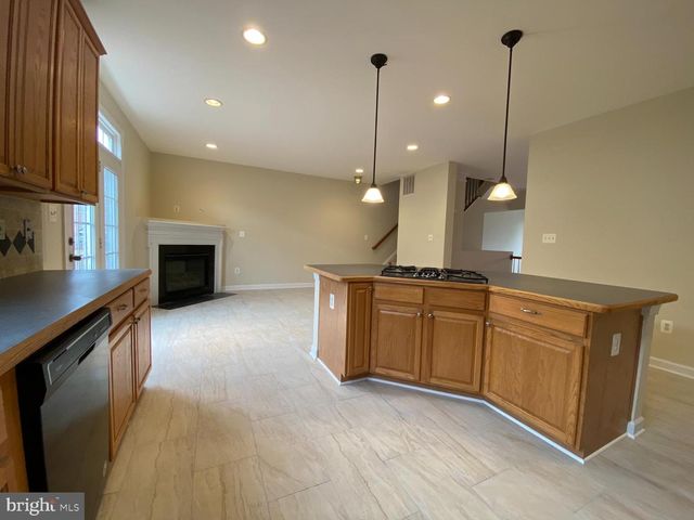 8829 BLUE ROYALE LN, Fairfax, VA 22031