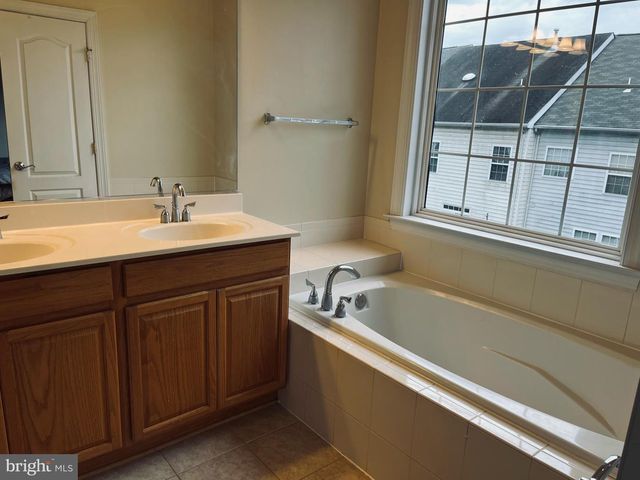 8829 BLUE ROYALE LN, Fairfax, VA 22031