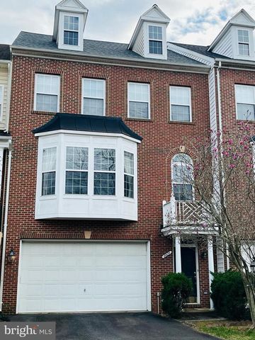 8829 BLUE ROYALE LN, Fairfax, VA 22031