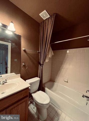 8829 BLUE ROYALE LN, Fairfax, VA 22031