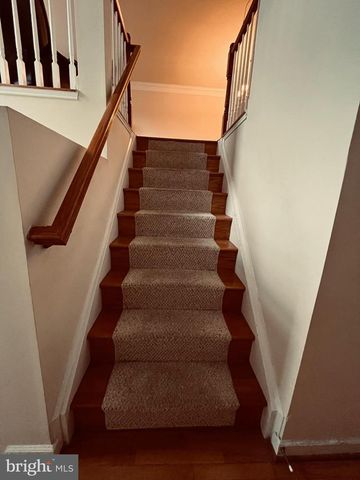 8829 BLUE ROYALE LN, Fairfax, VA 22031