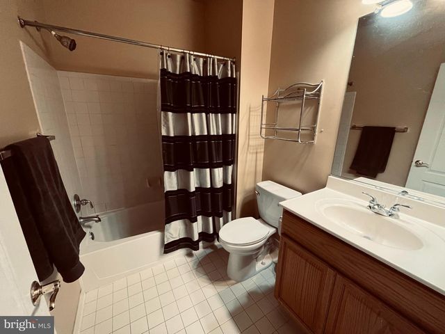 8829 BLUE ROYALE LN, Fairfax, VA 22031