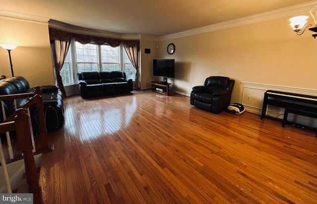 8829 BLUE ROYALE LN, Fairfax, VA 22031