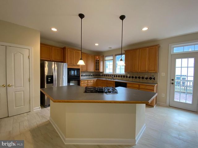 8829 BLUE ROYALE LN, Fairfax, VA 22031