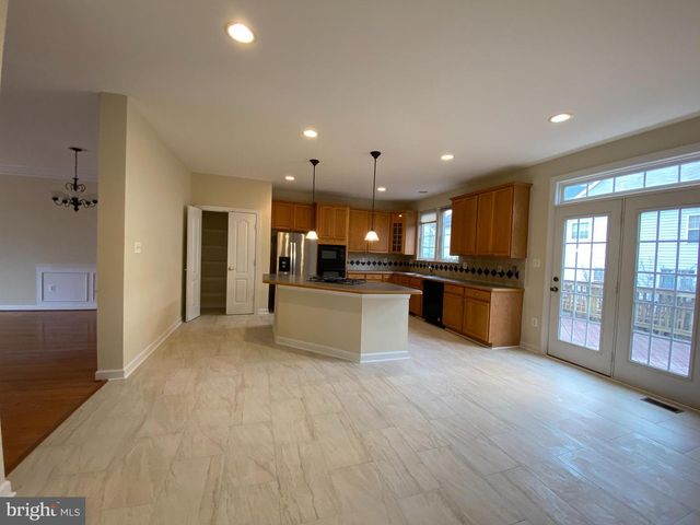 8829 BLUE ROYALE LN, Fairfax, VA 22031