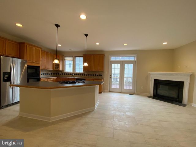 8829 BLUE ROYALE LN, Fairfax, VA 22031