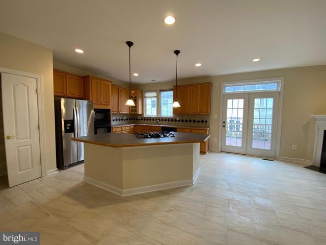 8829 BLUE ROYALE LN, Fairfax, VA 22031