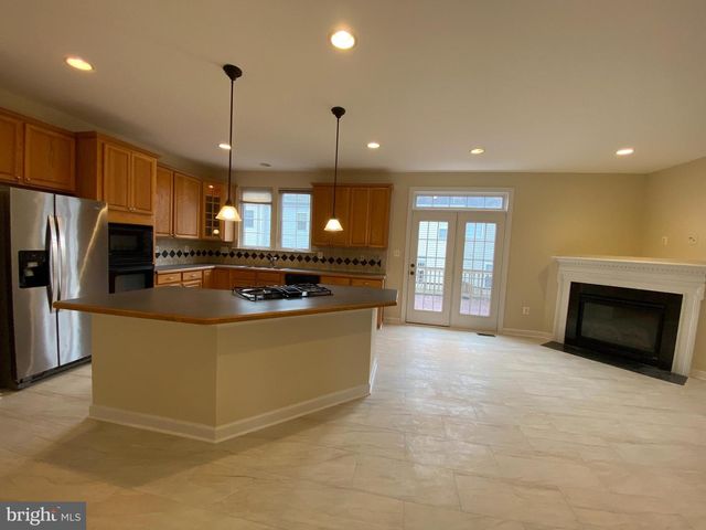 8829 BLUE ROYALE LN, Fairfax, VA 22031