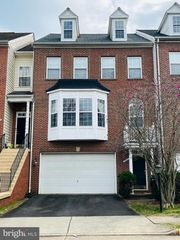 8829 BLUE ROYALE LN, Fairfax, VA 22031