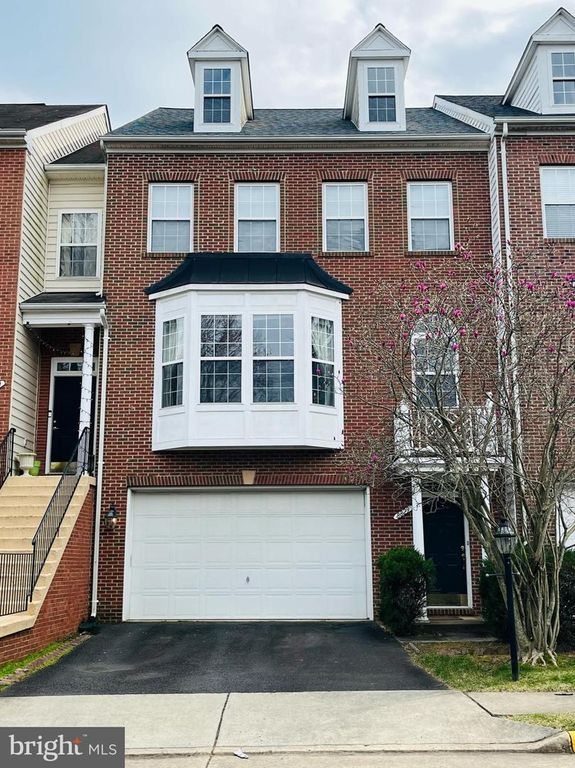 8829 BLUE ROYALE LN, Fairfax, VA 22031