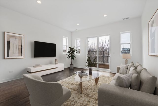 1952 W Ohio Street 2E, Chicago, IL 60622