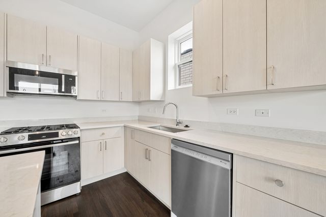 1952 W Ohio Street 2E, Chicago, IL 60622