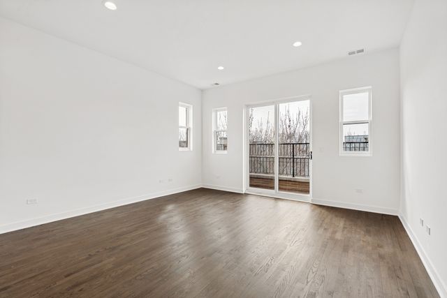 1952 W Ohio Street 2E, Chicago, IL 60622