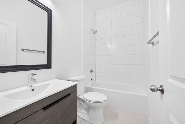 1952 W Ohio Street 2E, Chicago, IL 60622