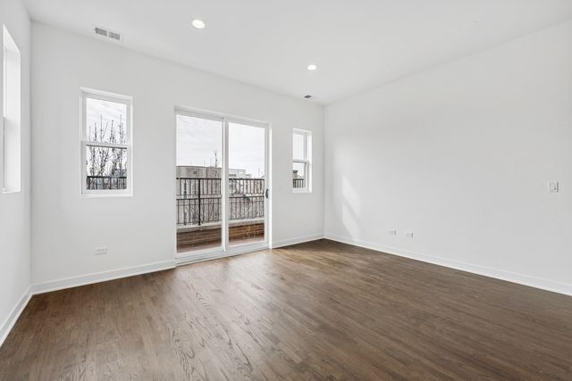 1952 W Ohio Street 2E, Chicago, IL 60622