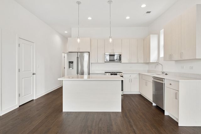 1952 W Ohio Street 2E, Chicago, IL 60622