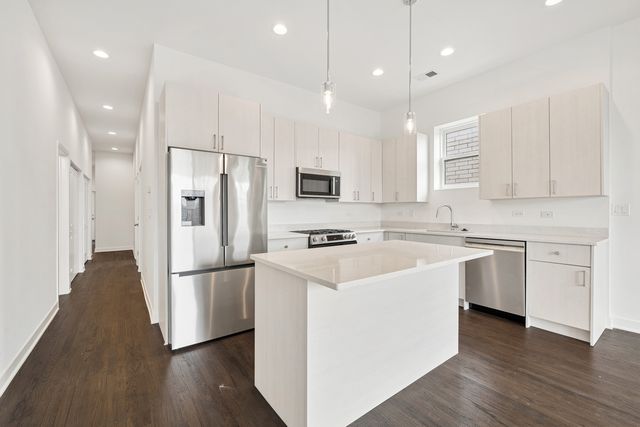 1952 W Ohio Street 2E, Chicago, IL 60622