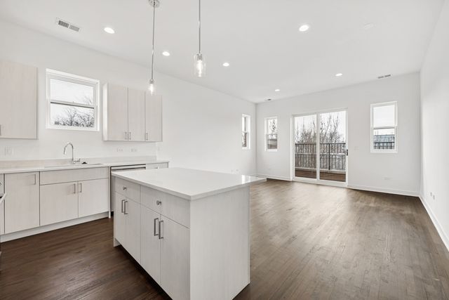 1952 W Ohio Street 2E, Chicago, IL 60622