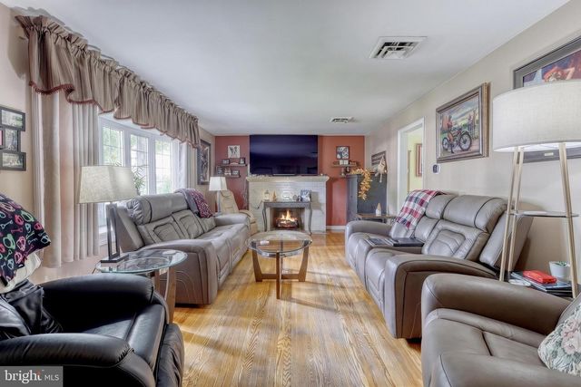 1780 N EMERALD AVE, York, PA 17408