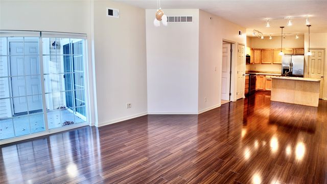 10325 Providence Drive 104, Johnston, IA 50131