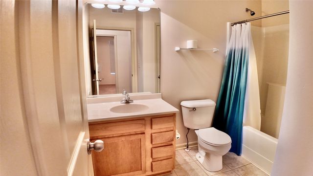 10325 Providence Drive 104, Johnston, IA 50131