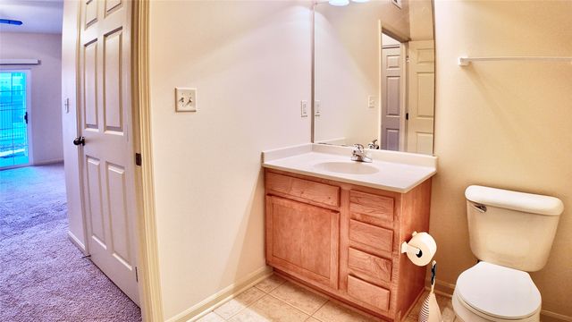 10325 Providence Drive 104, Johnston, IA 50131