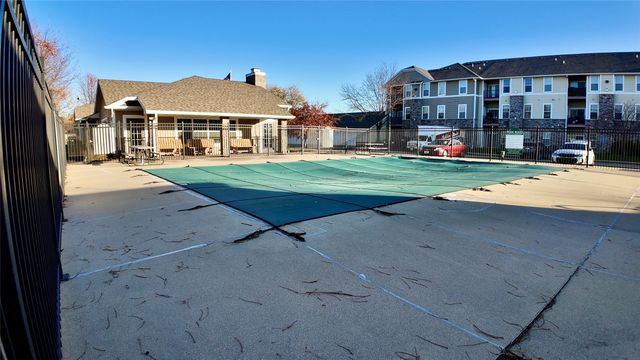 10325 Providence Drive 104, Johnston, IA 50131