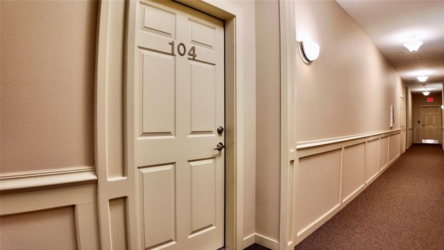 10325 Providence Drive 104, Johnston, IA 50131