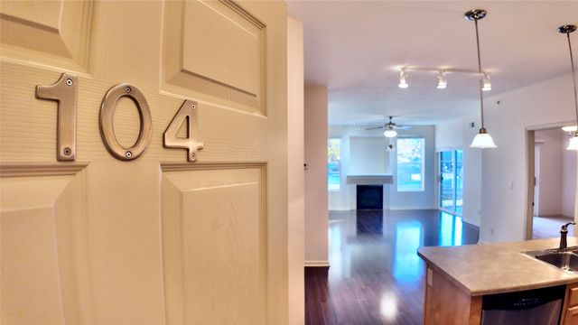 10325 Providence Drive 104, Johnston, IA 50131