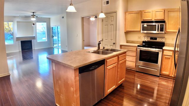 10325 Providence Drive 104, Johnston, IA 50131